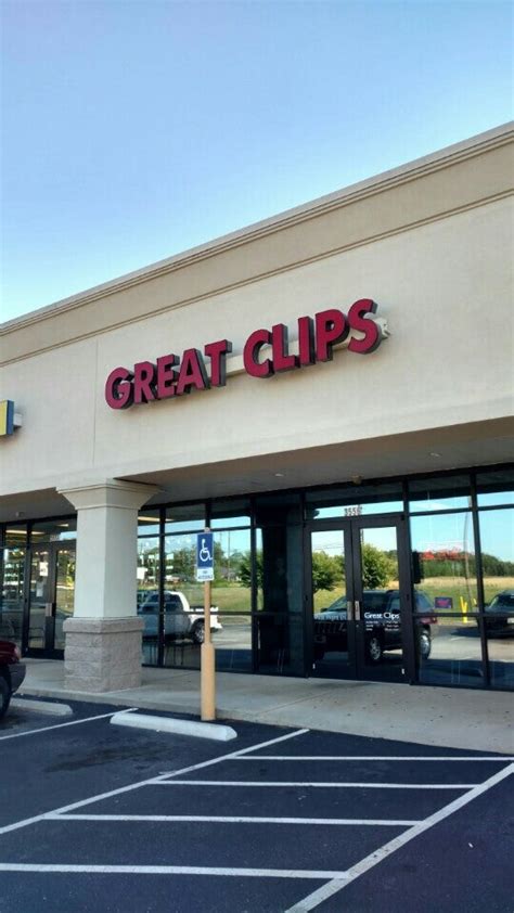 Great things happen at a Great Clips salon, and wed love for you to be part of that Come join the Saunders Great Clips Team in downtown Greenville Our stylists at this location earn 20-35 per hour plus cash tips Our local franchisees own 17 salons in NC & SC and believe in treating our employees right Come see why stylists chose Saunders. . Great clips powdersville